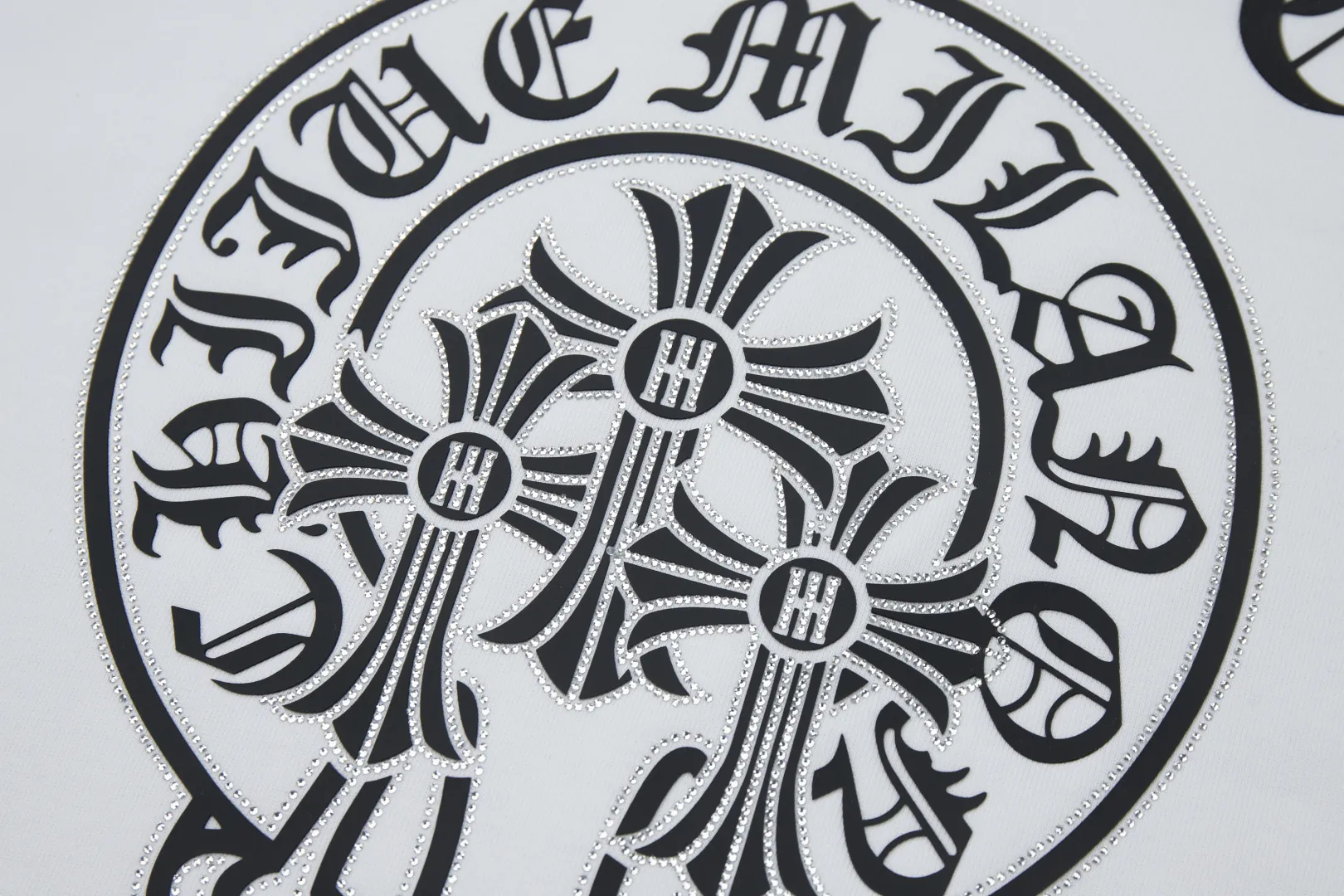🅿️230 ✨CH✨🆕25SS spring and summer new style Crow Heart ✝ Rack logo leather label hot-drilled short sleeves Light luxury essential item for daily commuting for men and women Correct version Welcome to compare Detailed features · 260 grams of 100% pure cotton double yarn jersey fabric · Custom dyed in the same cylinder, special thickened 32 pieces of double-strand 1X1 thread · Double-needle stitching and cross-stitching technology · Original main mark, washed tag, brand moisture-proof paper packaging Color: white/black/purple/grey Size: S/M/L/XL